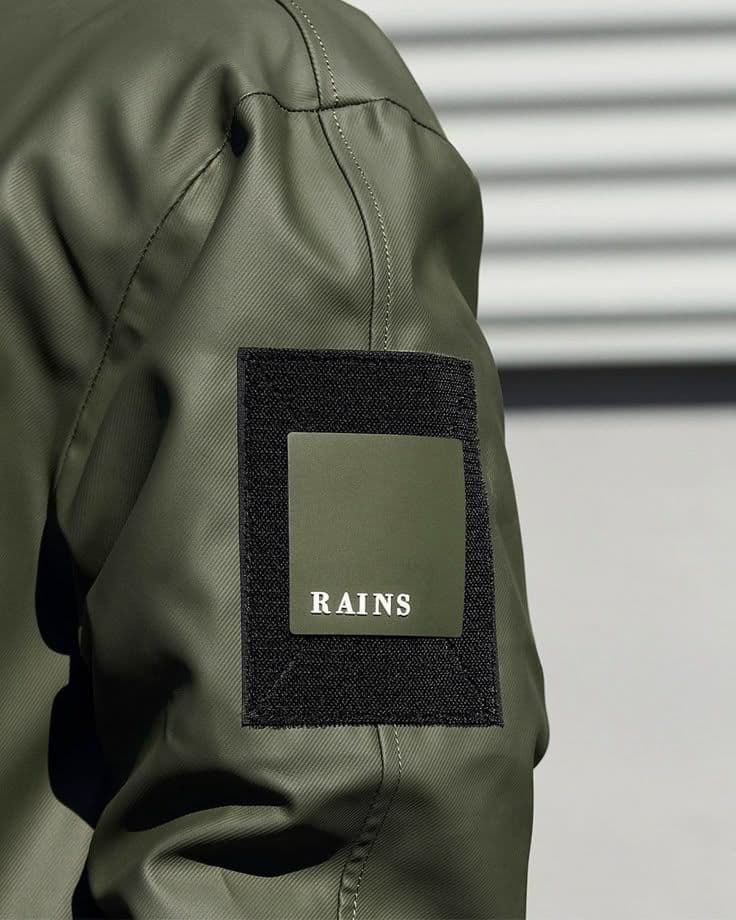 Histoire de la marque Rains illustrée